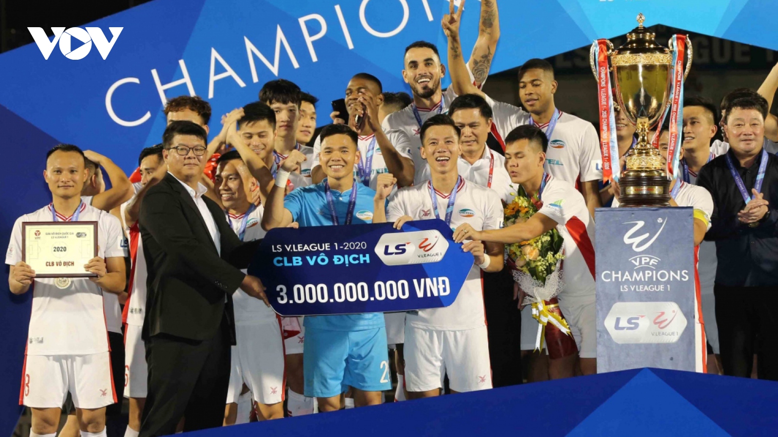 Viettel FC lift V.League 1 trophy for first time